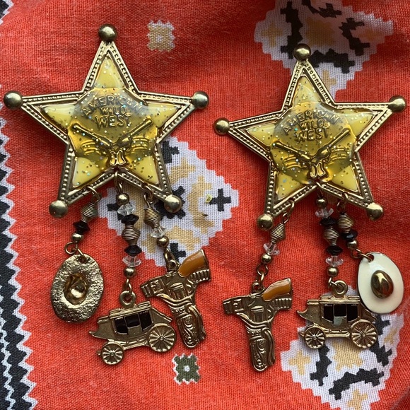 vintage AMERICAN WILD WEST clip on earrings - Picture 2 of 3